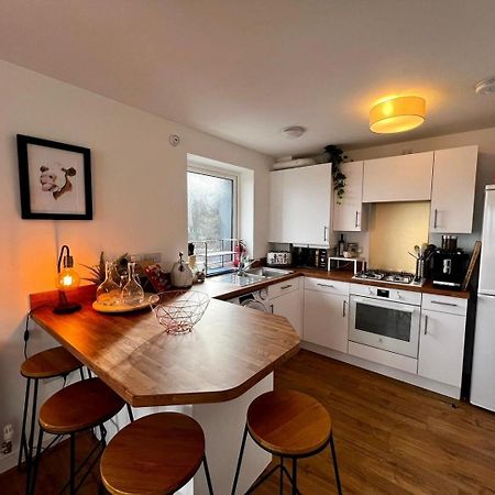 Two Bedroom Apartment In Barry-Close To Beach エクステリア 写真