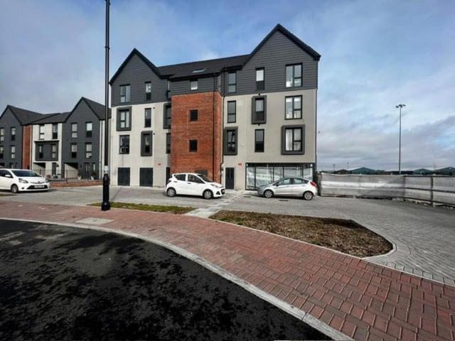 Two Bedroom Apartment In Barry-Close To Beach エクステリア 写真