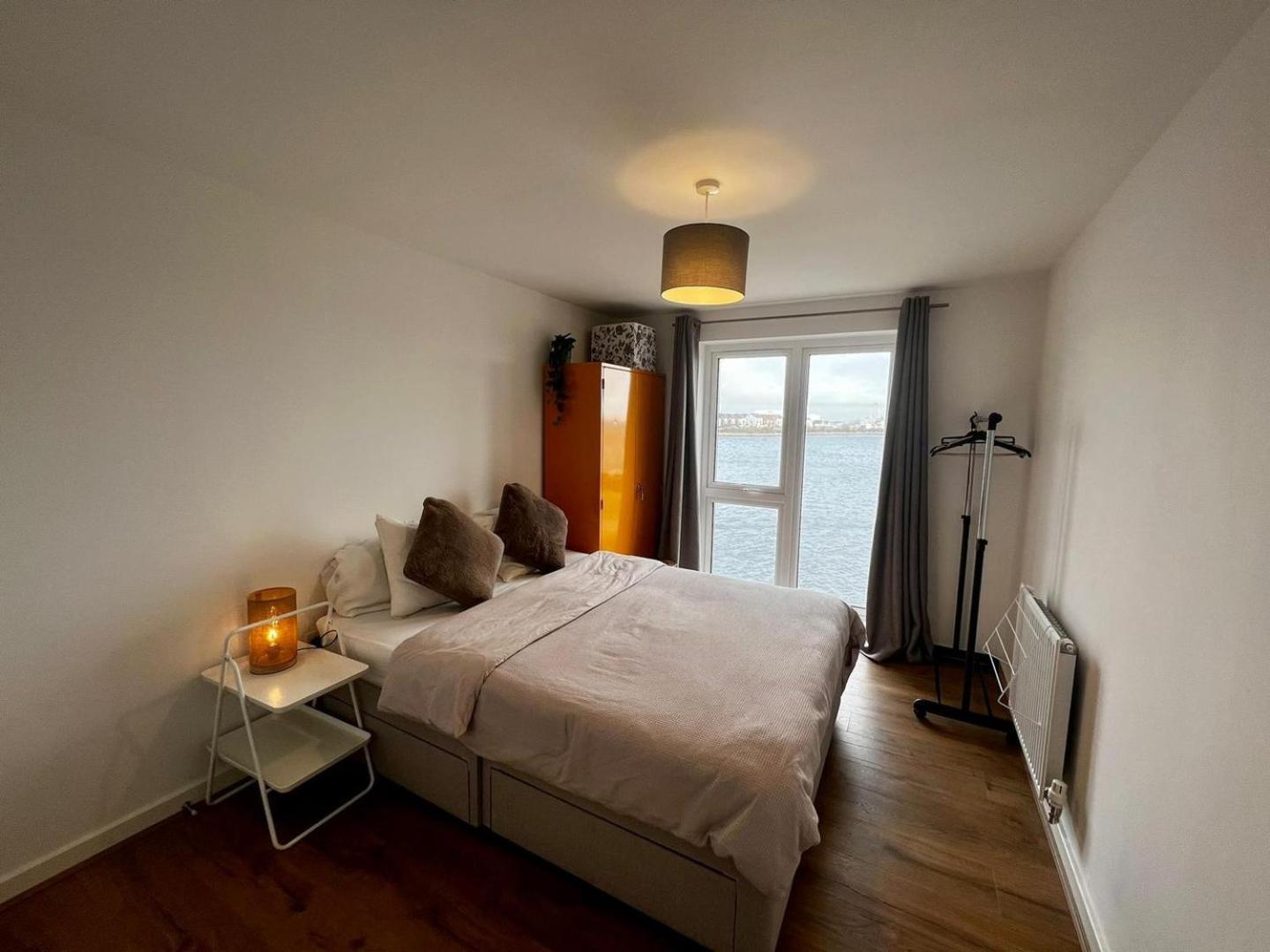Two Bedroom Apartment In Barry-Close To Beach エクステリア 写真