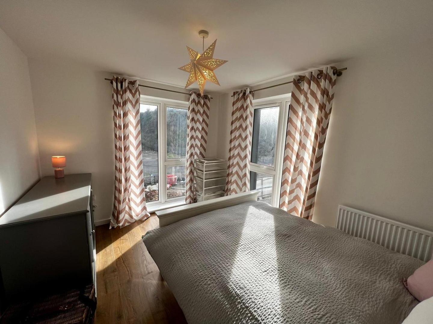 Two Bedroom Apartment In Barry-Close To Beach エクステリア 写真